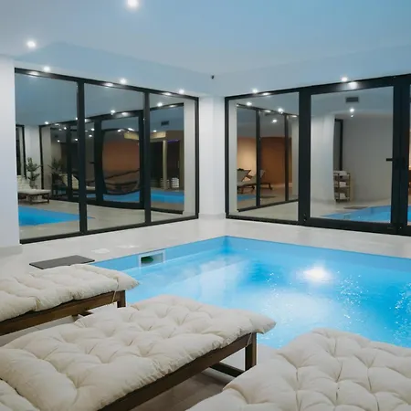 Woodlander Mountain House